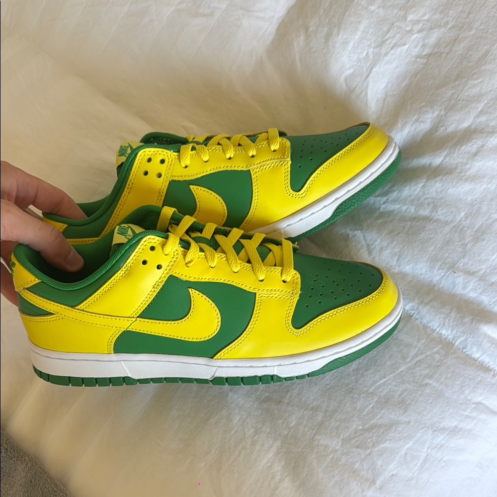 Nike dunk low reverse brazil size 10 mens brand new!
